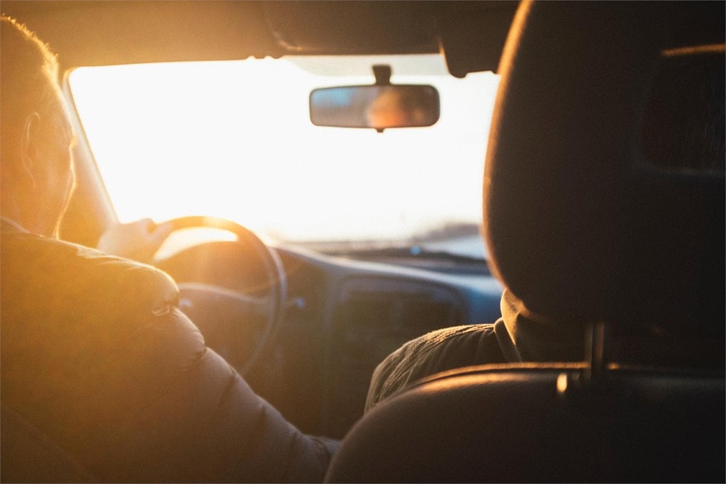 7 consejos para conducir en días de sol