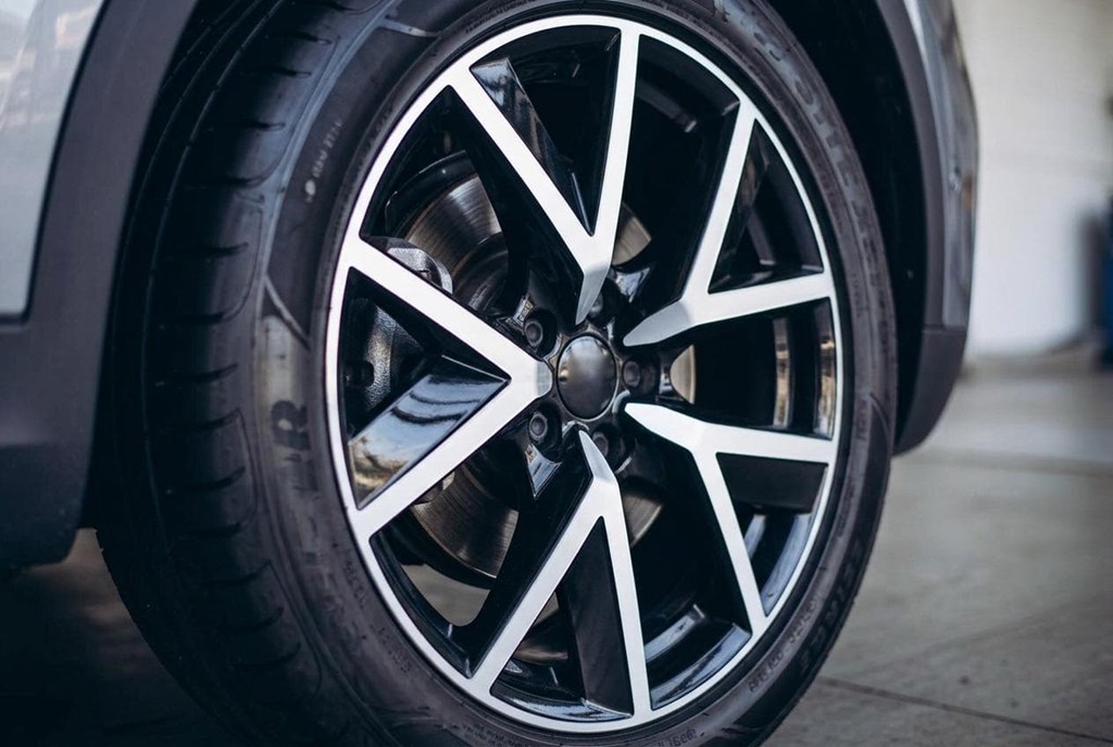 5 consejos para mantener las llantas de tu coche brillantes
