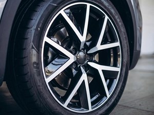 5 consejos para mantener las llantas de tu coche brillantes