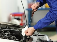 ¿Cada cuánto hay que cambiar el aceite del coche?