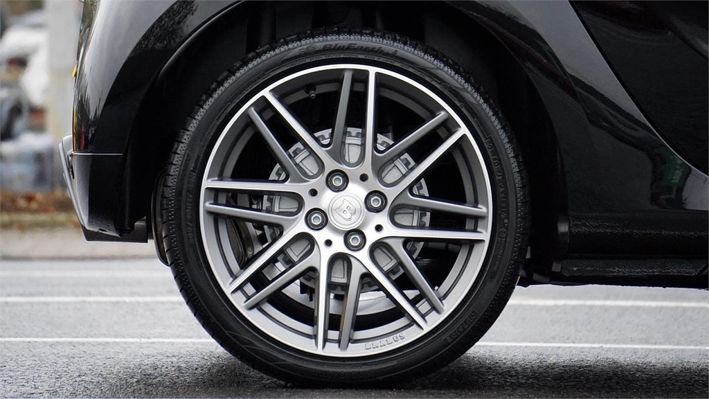 ¿Cada cuánto tiempo hay que cambiar los neumáticos del coche?