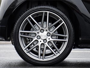 ¿Cada cuánto tiempo hay que cambiar los neumáticos del coche?