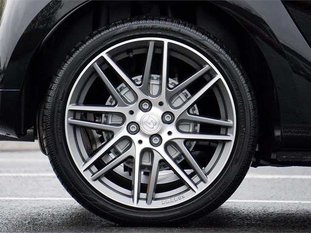 ¿Cada cuánto tiempo hay que cambiar los neumáticos del coche?