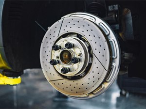 ¿Cada cuánto tiempo se cambian los discos de freno de un coche?